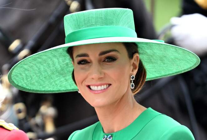 Catherine, la princesse de Galles, souriante et tout de vert vêtue.