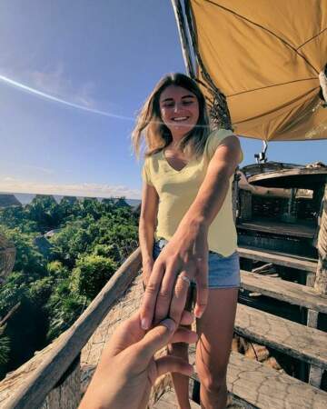 En octobre 2021, lors d'un voyage au Mexique, Benoît Cosnefroy l'a demandée en mariage !