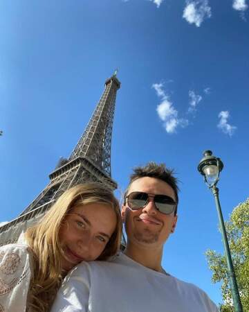 L'occasion pour les amoureux de prendre la pose devant la Tour Eiffel