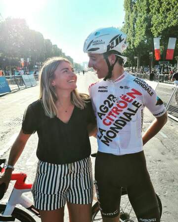 Chaque année, lors du Tour de France, Benoît Cosnefroy peut compter sur le soutien de sa femme