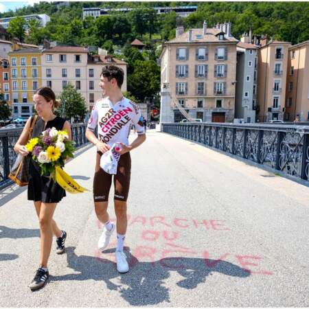 La jeune femme suit aussi son époux sur les routes du Tour de France et elle l'encouragera cette année encore