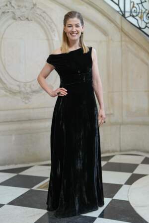 Rosamund Pike au défilé Christian Dior