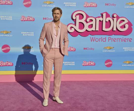 Ryan Gosling tout de rose vêtu à l'avant-première de Barbie, à Los Angeles