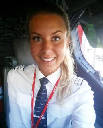 La jeune femme est pilote d'avion