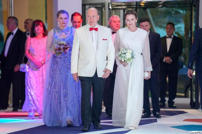 Camille Gottlieb, le prince Albert II et la princesse Charlène au Bal de la Croix-Rouge à Monaco ce samedi 29 juillet 2023