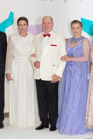 Le prince Albert II de Monaco entouré de son épouse Charlene et sa nièce Camille Gottlieb