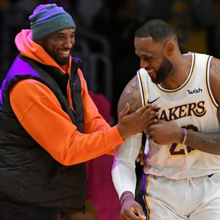 Quelques heures avant la tragédie, Kobe était présent à Philadelphie pour féliciter Lebron James, qui venait de battre son total de points en carrière NBA.