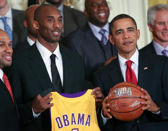 Et comme la tradition l'exige, il s'est rendu à plusieurs reprises à la Maison Blanche, où est conviée l'équipe victorieuse de la NBA.