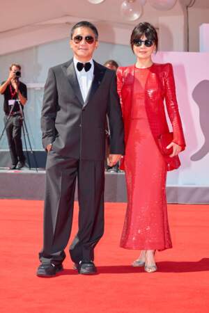 Tony Leung Chiu-wai et son épouse Carina Lau Kar-ling ont également défilé sur le tapis rouge de la Mostra, où l'acteur devait recevoir un Lion d'honneur.