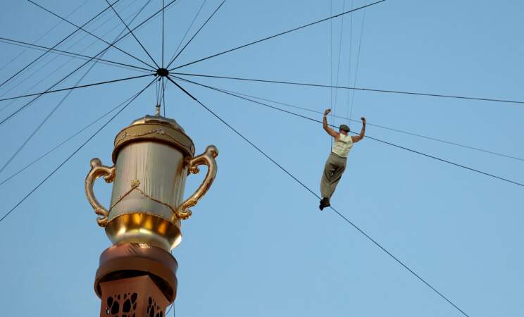 Révélation du trophée Webb Ellis au sommet de la Tour Eiffel 