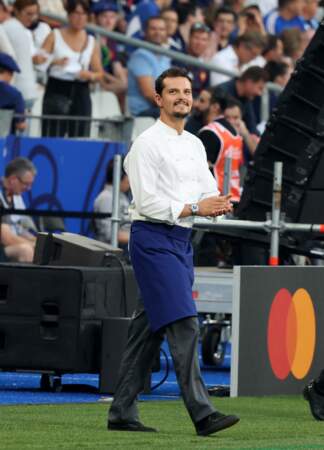 Juan Arbelaez, le chef cuisinier franco-colombien, était à Bayonne le 20 mai en présence de la flamme olympique.