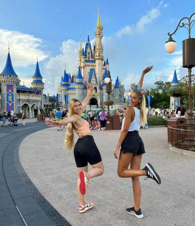 Après ce séjour en amoureux, la jeune femme a été faire un tour à Disney World avec des amies.