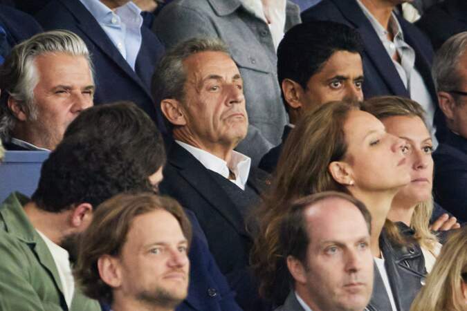Nicolas Sarkozy était entouré du président du PSG Nasser al-Khelaïfi et du président de la Ligue de football Vincent Labrune