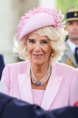 Camilla Parker Bowles a fait sensation lors de cette première journée de visite officielle avec son ensemble rose pastel