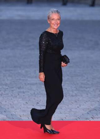 La Première ministre Elisabeth Borne est scintillante sur le tapis rouge