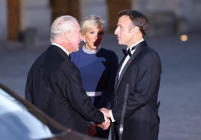 Emmanuel et Brigitte Macron accueille le roi Charles III à Versailles
