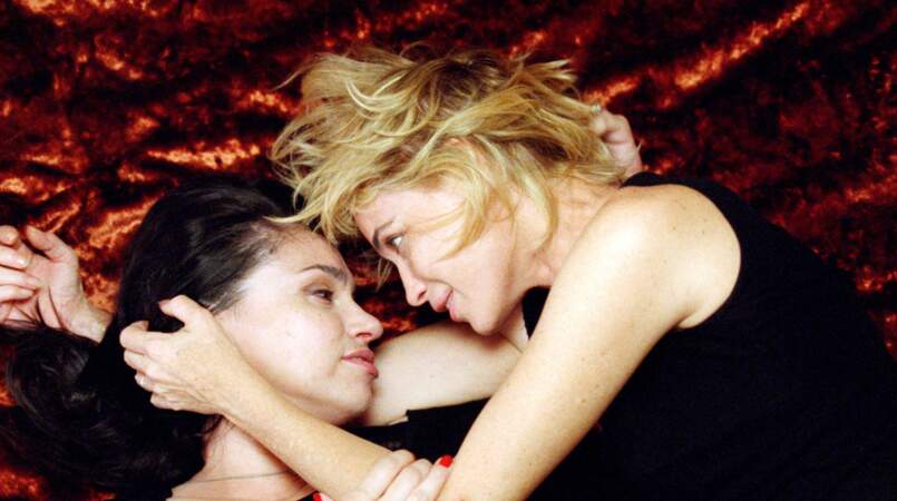 Dans Bye Bye Blondie, sorti en 2012, de Virginie Despentes, elle joue les amoureuses avec Béatrice Dalle.