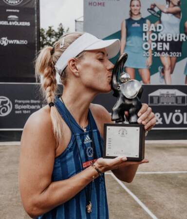 À l'été 2021, elle remporte son premier titre en trois ans chez elle à Bad Homburg.