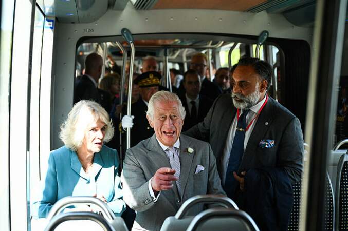 Le roi Charles III d'Angleterre et Camilla Parker Bowles en tramway pour se rendre à la place de la Bourse à Bordeaux
