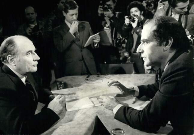 Jean-Pierre Elkabbach face à François Mitterand le 17 mars 1981 lors des élections présidentielles.