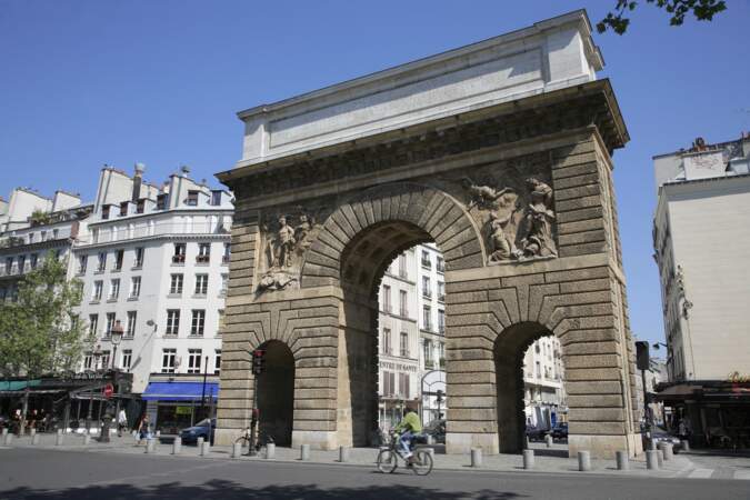 Non loin des Grands Boulevards, la Porte Saint-Martin se situe dans le 10e arrondissements. Le monument fut érigé en 1674 en l’honneur des victoires de Louis XIV.