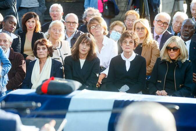 Les obsèques de Jean-Pierre Elkabbach ont eu lieu au cimetière du Montparnasse à Paris ce vendredi 6 octobre