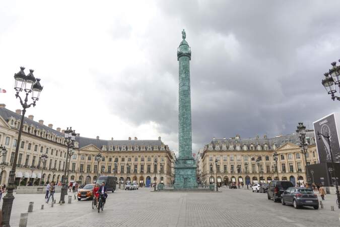 La Place Vendome fait partie de l'une des 5 places royales de la ville de Paris. De prestigieux joailliers ont élu domicile sur cette place.