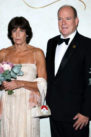 Le prince Albert II et la princesse Stéphanie arrivent au Bal du Centenaire le 20 octobre 2023