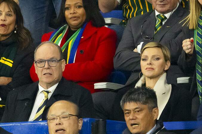 Le prince Albert et la princesse Charlène retiennent leur souffle devant le match Angleterre/Afrique du Sud