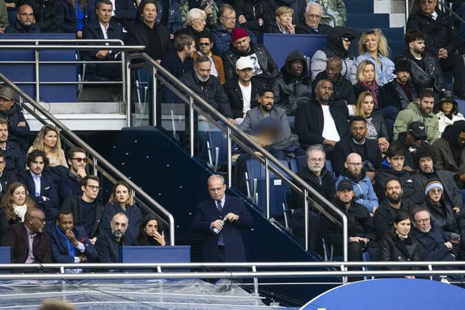 Les célébrités en tribunes lors du match de football opposant le Paris Saint-Germain au Racing Club de Strasbourg 