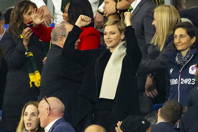 La princesse Charlene de Monaco laisse éclater sa joie au Stade de France