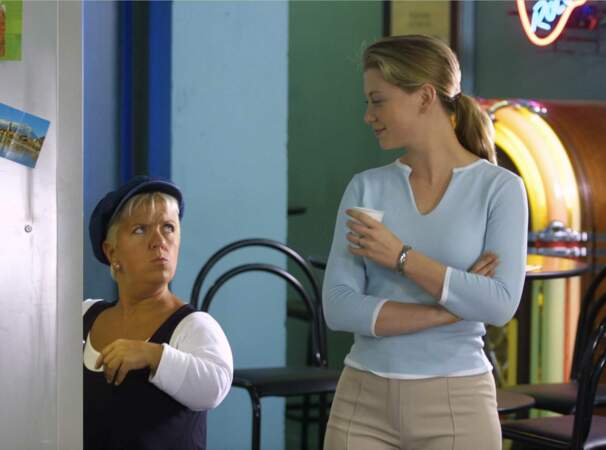 Cécile Bois invitée par Mimi Mathy dans un épisode de "Joséphine ange gardien" en 2002