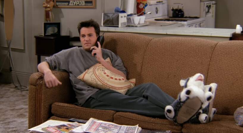 Mais ne supportant pas leur séparation alors qu'ils ne vivent plus ensemble, Joey et Chandler décident de s'appeler pour regarder leur programme préféré : Alerte à Malibu. 