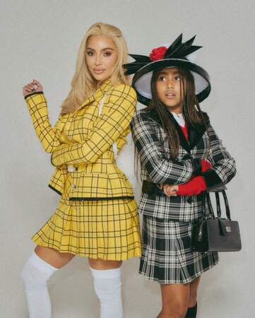 Kim Kardashian a décidé de reproduire avec sa fille North le look des collégiennes du film Clueless.