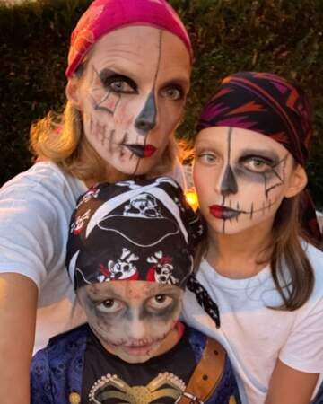 Du côté de Sylvie Tellier, la famille a choisi un thème squelette pirates.