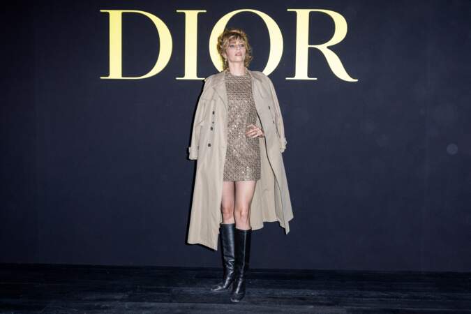 Maya Hawke, ici au défilé Christian Dior prêt à porter femme Printemps/Été 2024 lors de la Fashion Week de Paris