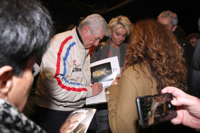 Acclamé par le public, Claude Lelouch a signé plusieurs autographes