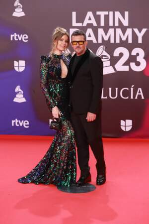 Antonio Banderas n'a pas manqué l'évènement, posant sur le tapis rouge avec sa compagne Nicole Kimpel