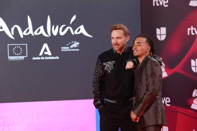 Pendant son passage sur le tapis rouge, David Guetta a retrouvé le chanteur portoricain Ozuna