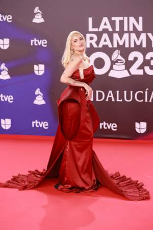 La chanteuse américaine Elena Rose, elle, est apparue dans une sublime robe rouge