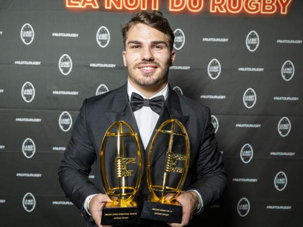 Antoine Dupont a raflé deux prix lors de cette cérémonie organisée par la Ligue nationale de rugby