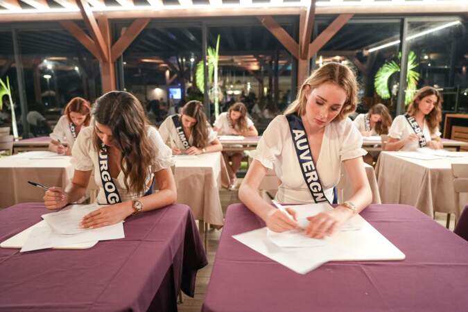 Les prétendantes au titre de Miss France 2024 ont penché sur 48 questions de culture générale