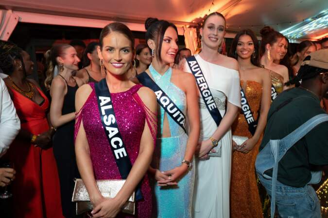 Miss Alsace, Miss Aquitaine, Miss Auvergne et Miss Bourgogne lors d'une soirée à l'hôtel Mercure de Cayenne.
