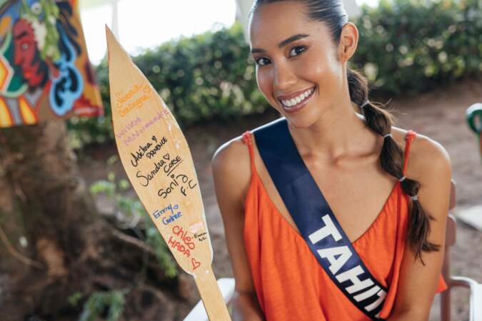 Ravahere Silloux (Miss Tahiti) a eu le droit à une dédicace de ses camarades de promo !