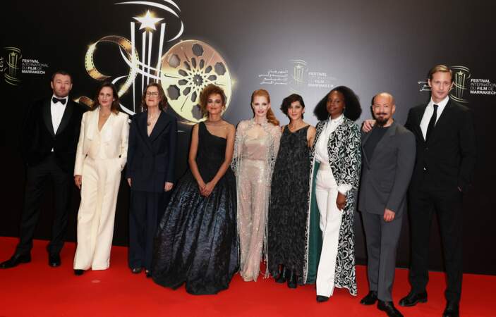 Camille Cottin se distingue avec son tailleur beige au milieu des autres membres du jury du Festival International du Film de Marrakech 2023