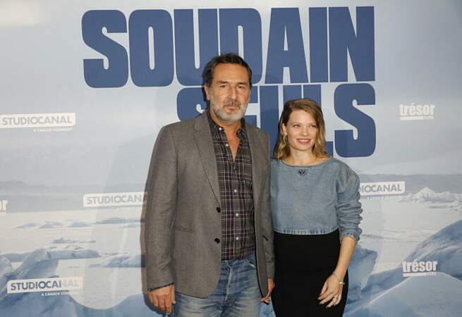 Ce lundi 4 décembre, Mélanie Thierry et Gilles Lellouche étaient réunis pour l'avant-première de leur film Soudain Seuls à l'UGC Normandie à Paris