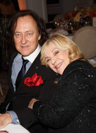 Nicoletta a tendrement enlacé son mari Jean-Christophe Molinier.