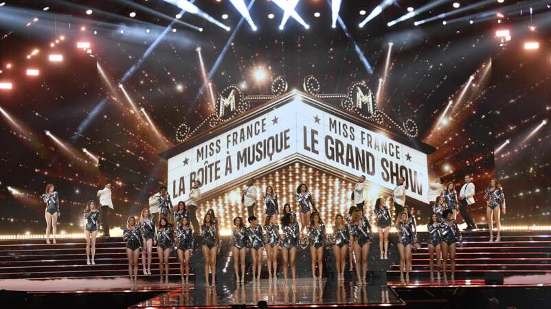 L'élection de Miss France 2024 était placée sous le thème de "La boîte à musique des Miss"
