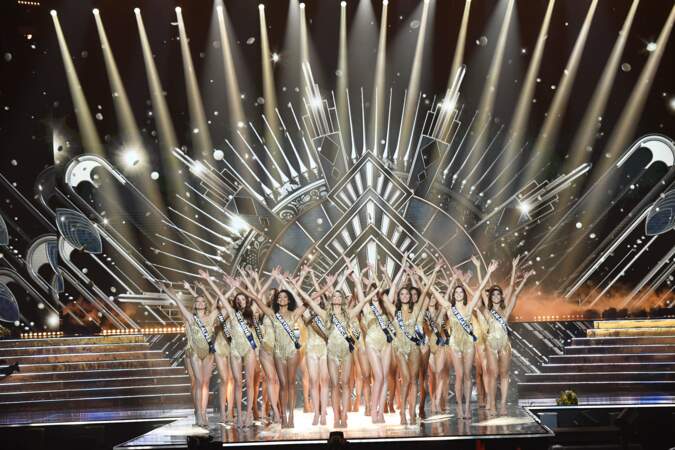 Le dernier passage des Miss avant la révélation des 15 demi-finalistes;