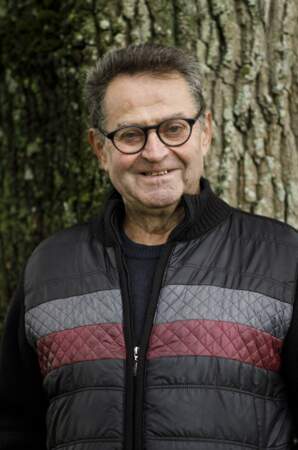 Gilles dit "Gillou" (69 ans) est un ancien éleveur et polyculture à la retraite dans les Pays de la Loire. C'est le doyen de cette édition 